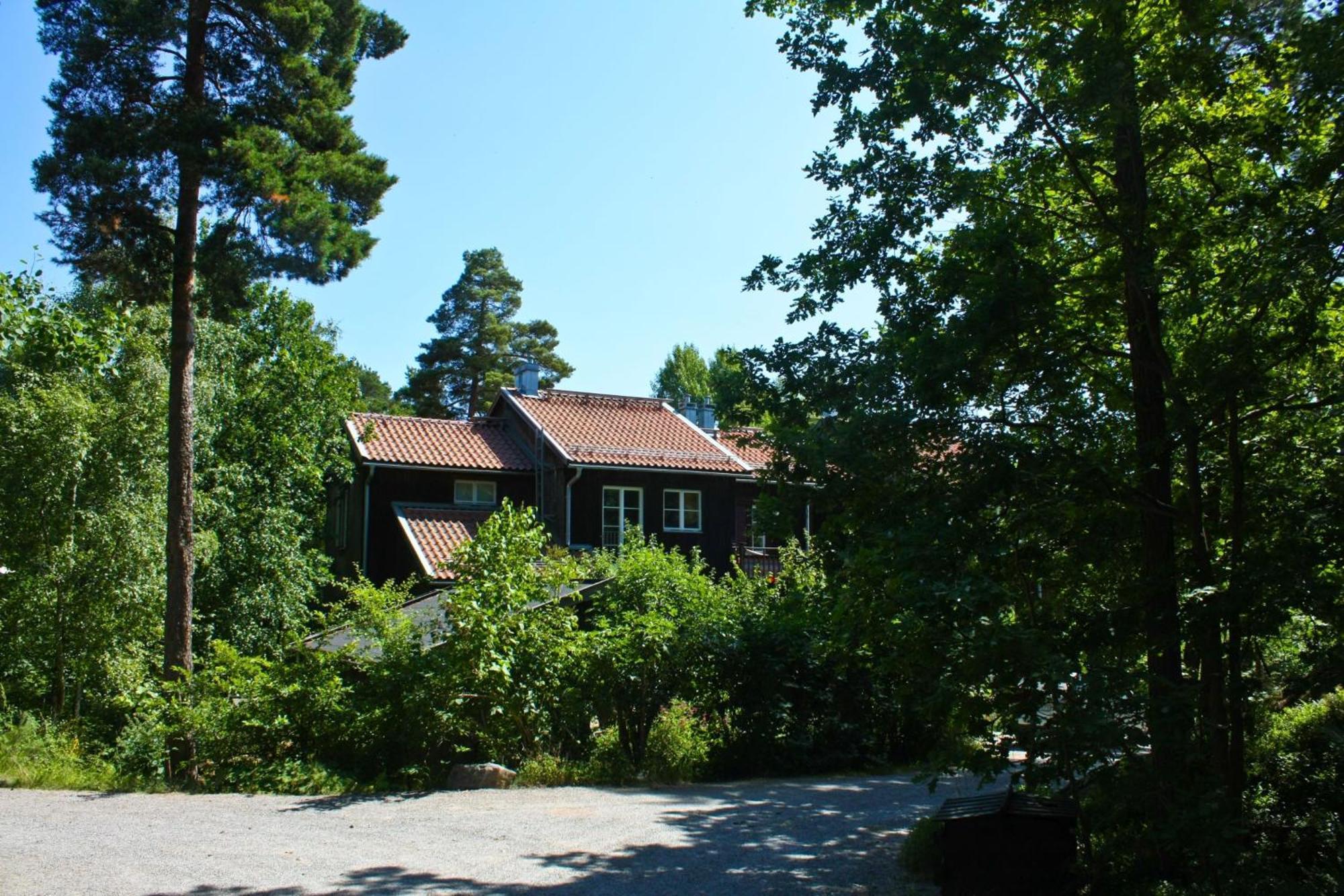 B&B Eco-Village 12 Min From City Стокгольм Экстерьер фото